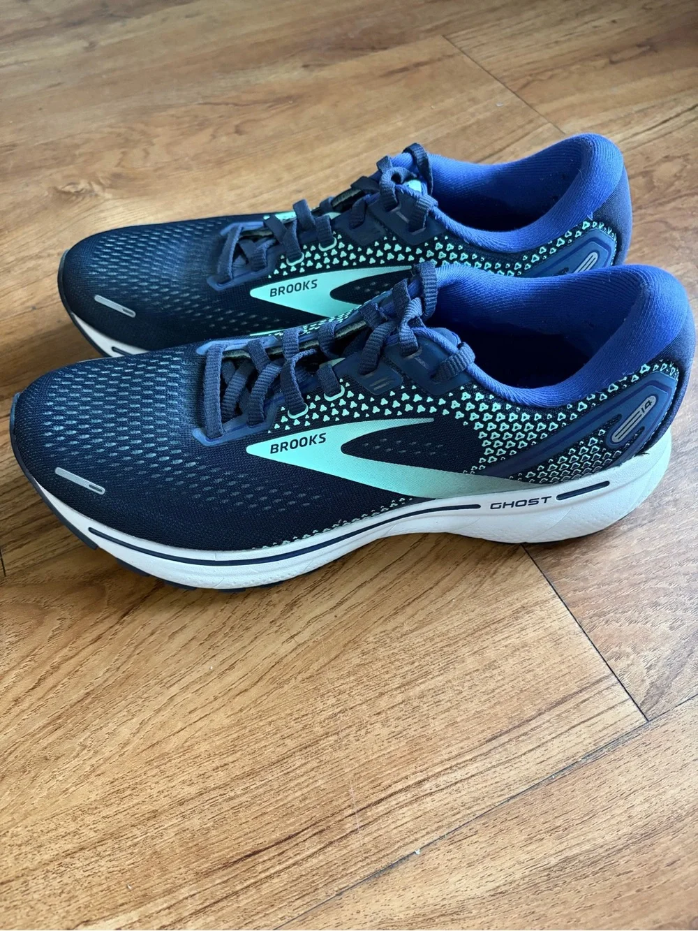 Brooks Ghost 14 Womens 10 Narrow 2A Navy/Mint Excellent minimal wear No insoles.